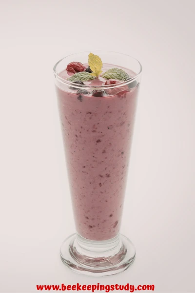 Bee Pollen Berry Blast Smoothie recipe